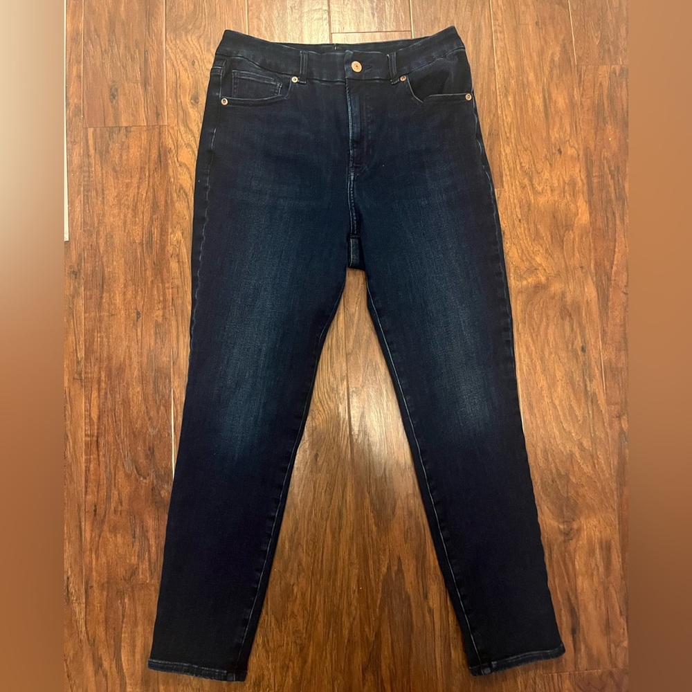LIKE NEW Express Cropped Skinny HR Ultra Hyper Stretch Jeans - Medium (6/8/10)